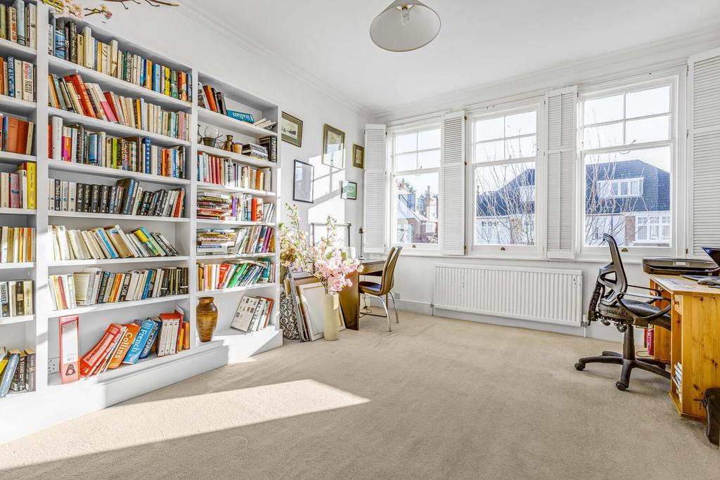Bedroom / Study