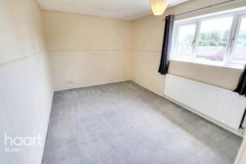 3 bedroom terraced house for sale, Shield Crescent, Leicester