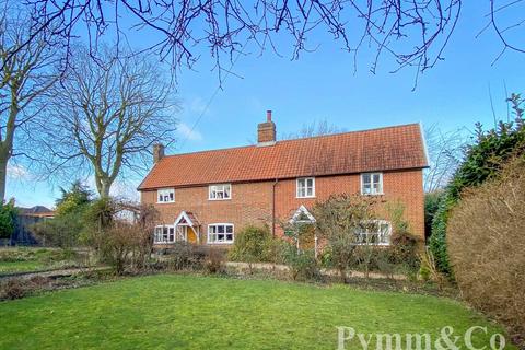 4 bedroom detached house for sale, Mill Road, Norwich NR15