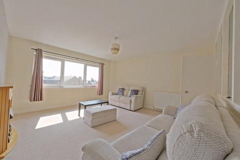 2 bedroom flat to rent, Well Road, Bridge Of Allan, FK9