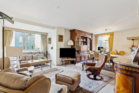 2 bedroom apartment for sale, Vicarage Crescent, London, SW11