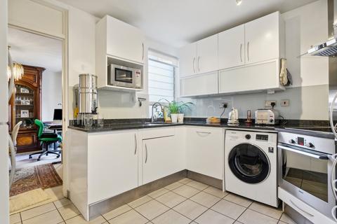 2 bedroom apartment for sale, Vicarage Crescent, London, SW11