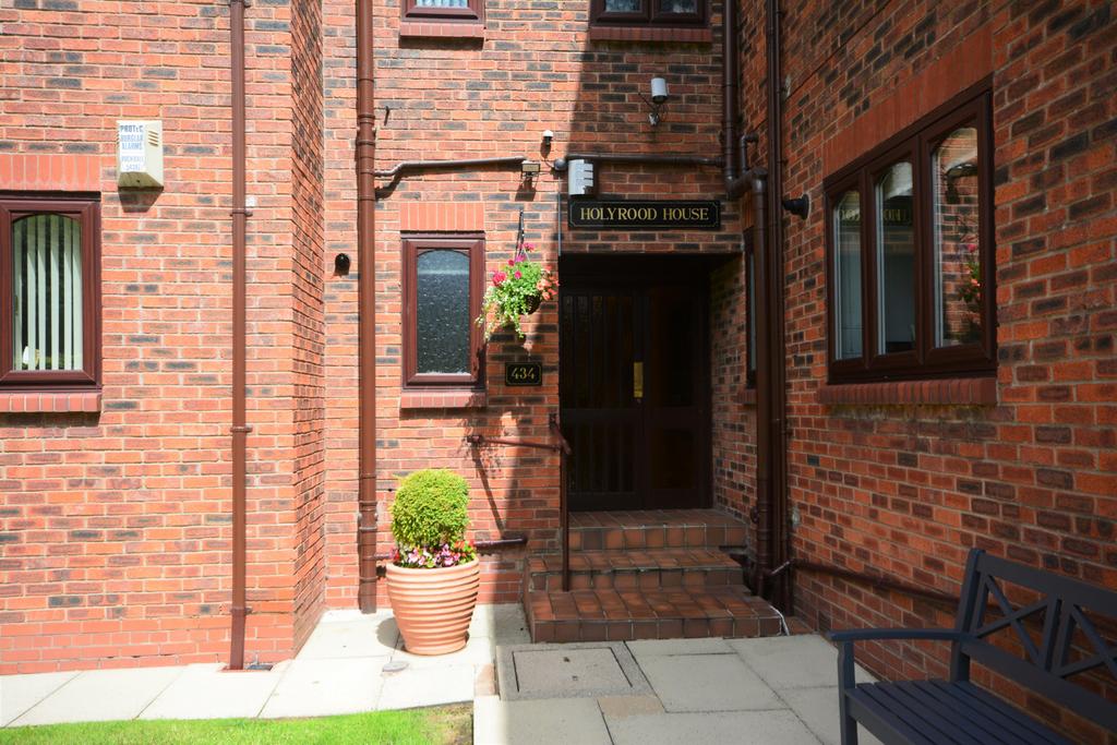 Holyrood House, Bury Old Road, Prestwich M25 1PQ 2 bed flat for sale