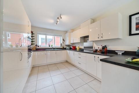 2 Barleyfields Avenue, Bishops Cleeve, Cheltenham, GL52 8FL
