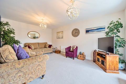 2 Barleyfields Avenue, Bishops Cleeve, Cheltenham, GL52 8FL