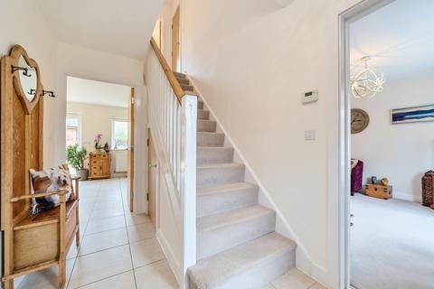 2 Barleyfields Avenue, Bishops Cleeve, Cheltenham, GL52 8FL