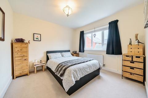 2 Barleyfields Avenue, Bishops Cleeve, Cheltenham, GL52 8FL