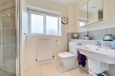 2 Barleyfields Avenue, Bishops Cleeve, Cheltenham, GL52 8FL