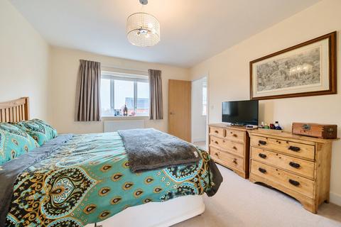 2 Barleyfields Avenue, Bishops Cleeve, Cheltenham, GL52 8FL