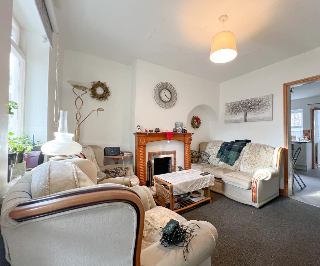 11 St James Terrace - living room
