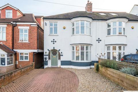 31 Howden Road, London, SE25 4AS