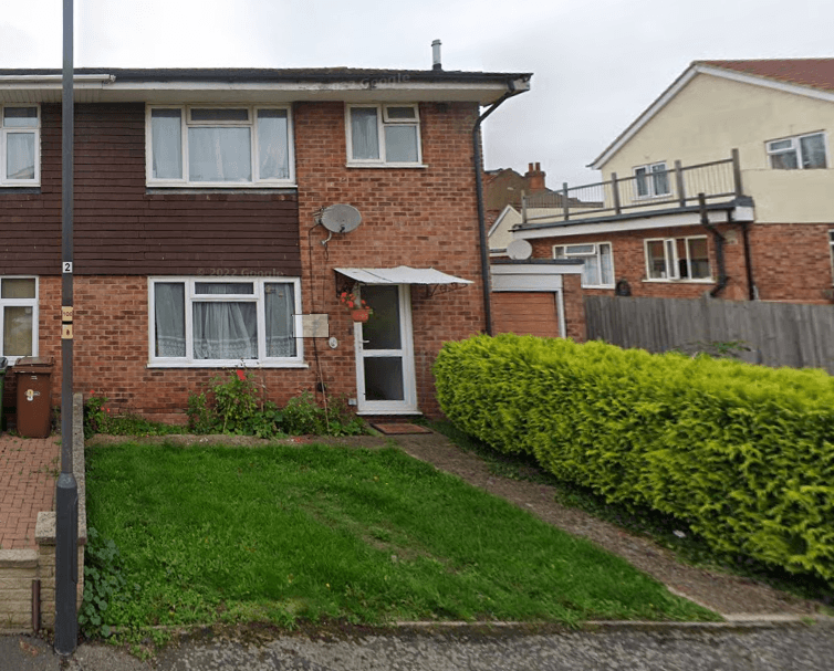 Large Three Bedroom Semi Detached House in South