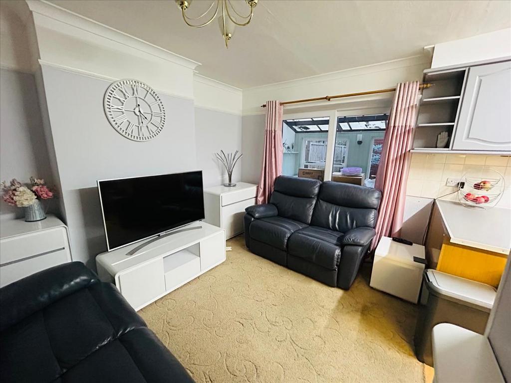 Hicks Avenue, Greenford, UB6 3 bed end of terrace house to rent £