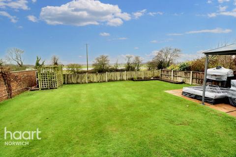 2 bedroom detached bungalow for sale, Stanley Close, Cantley