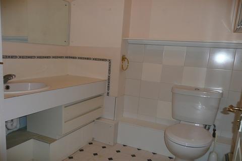 2 bedroom flat to rent, Adam Court