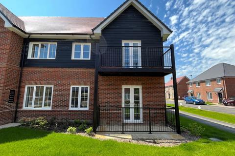 2 bedroom flat for sale, Plot 39 at Shopwyke Lakes, Bittern Way, Chichester PO20