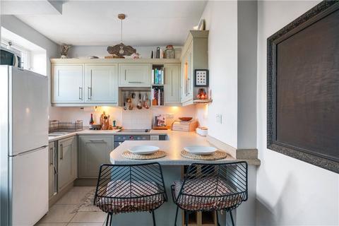 3 bedroom apartment for sale, Vicarage Crescent, London