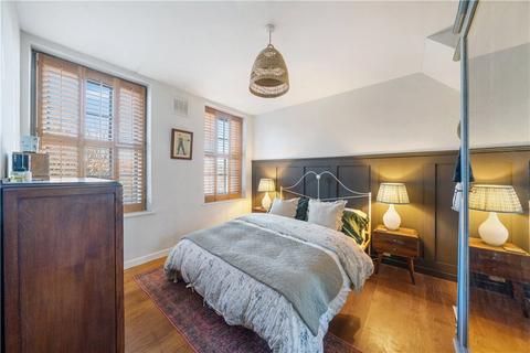 3 bedroom apartment for sale, Vicarage Crescent, London