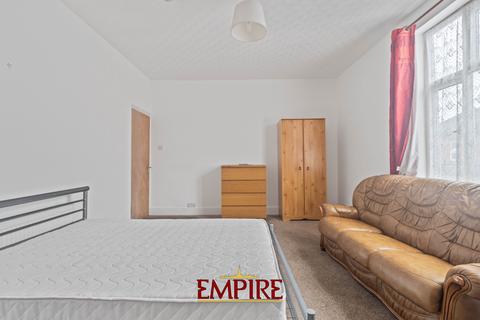 1 bedroom in a house share to rent, South Road, Erdington, Birmingham B23 6EJ