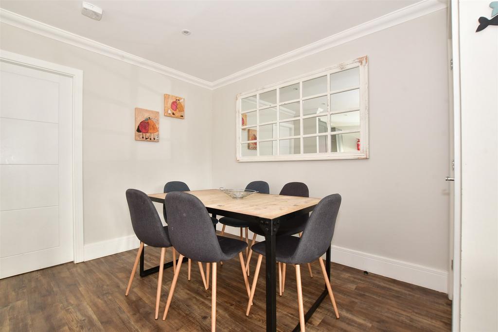 Kitchen/Dining Area