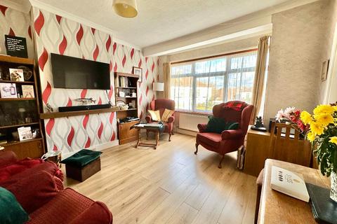 16 Michael Gardens, Hornchurch, RM11 2LJ