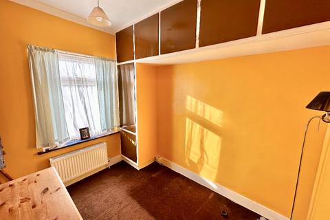 16 Michael Gardens, Hornchurch, RM11 2LJ