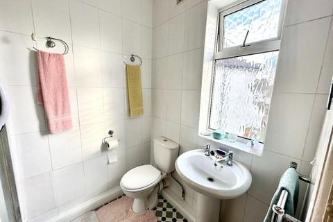 16 Michael Gardens, Hornchurch, RM11 2LJ