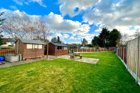 16 Michael Gardens, Hornchurch, RM11 2LJ
