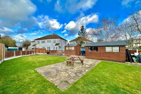 16 Michael Gardens, Hornchurch, RM11 2LJ