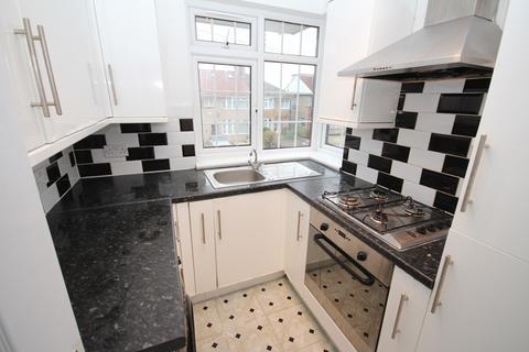 2 bedroom flat to rent, Arundel Drive, Harrow HA2