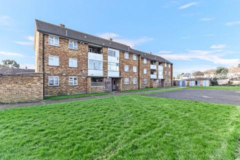 2 bedroom flat for sale, Cedar House, Larch Crescent, Hayes, UB4 9EA