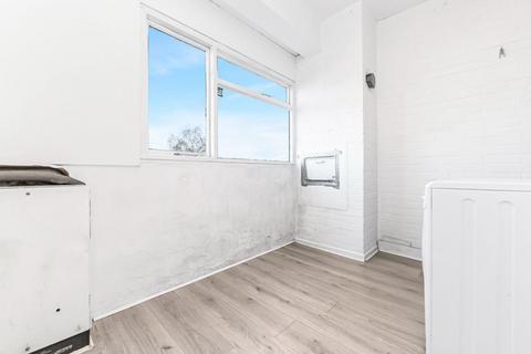 6, Cedar House Larch Crescent, Hayes, UB4 9EA