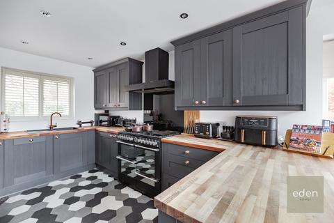25 Beadsman Crescent, Leybourne, West Malling, ME19 5FG