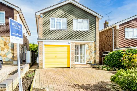 4 bedroom detached house for sale, Picketts Avenue, Leigh-On-Sea, SS9
