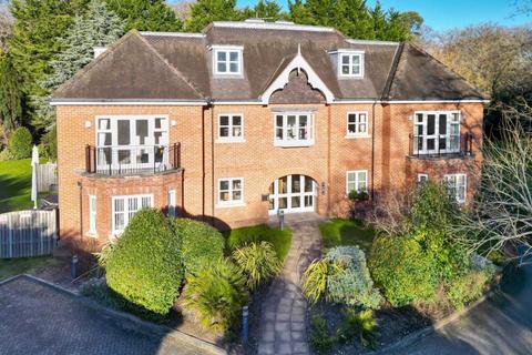 2 bedroom flat for sale, Windlesham,  Surrey,  GU20