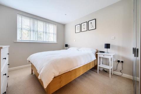 2 bedroom flat for sale, Windlesham,  Surrey,  GU20