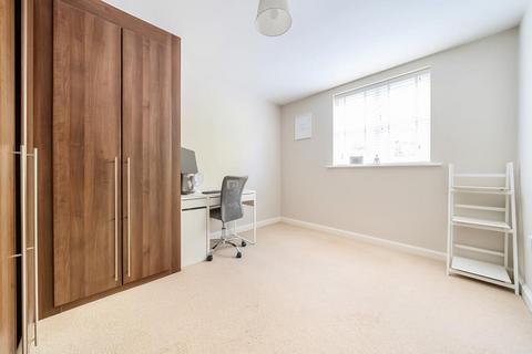 2 bedroom flat for sale, Windlesham,  Surrey,  GU20