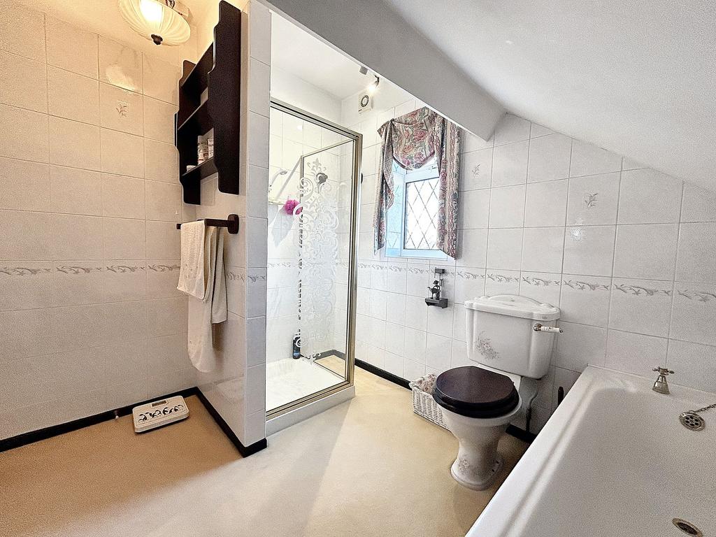 En Suite Bathroom