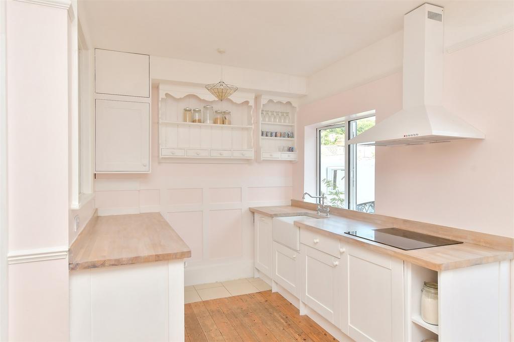 Kitchen/ Dining Area