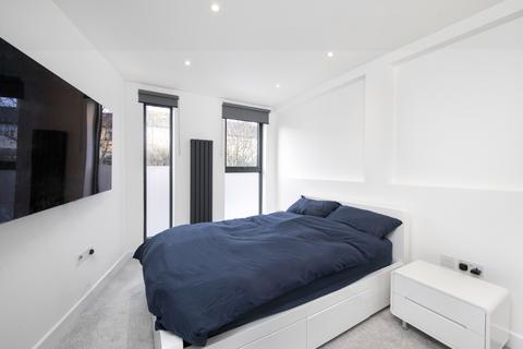 3 bedroom terraced house for sale - Shardeloes Road,  London, SE14