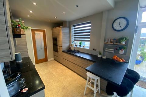 3 bedroom semi-detached house for sale - Broadway, Chadderton