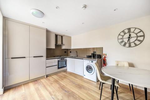 2 bedroom apartment to rent - Askew Road London W12
