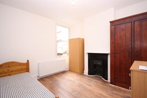 3 bedroom maisonette to rent - Langton Road, LONDON, NW2