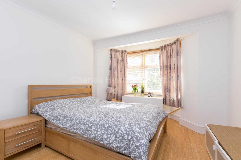 Kings Close, Hendon, NW4 1 bed in a house share to rent £800 pcm (£