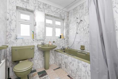 1 bedroom in a house share to rent, Kings Close, Hendon, NW4