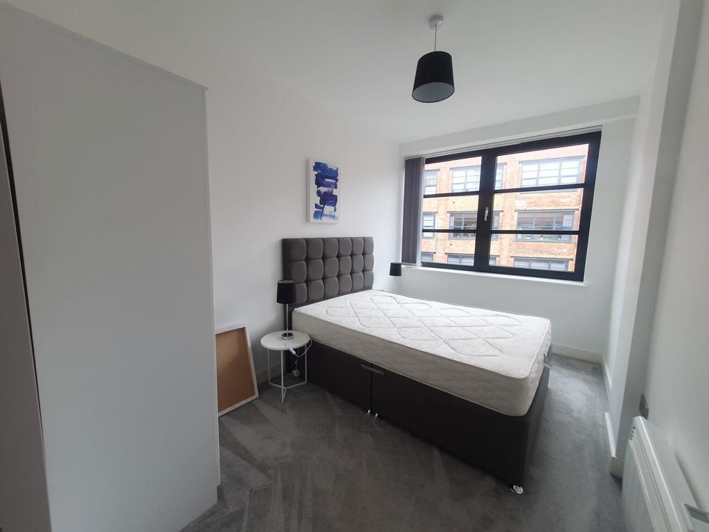 Apartment in West Midlands - View 4