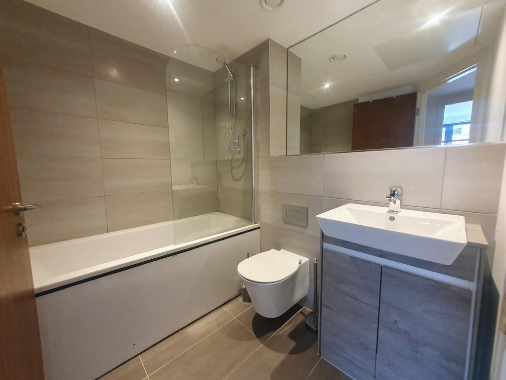 Apartment in West Midlands - More