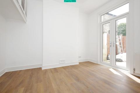 2 bedroom ground floor flat to rent, Wightman Road, London, N8