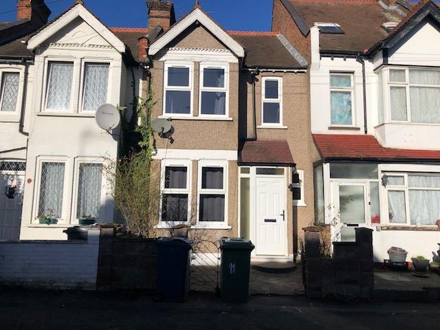 Totally Refurbished 3 Bedroom Mid Terrace House S