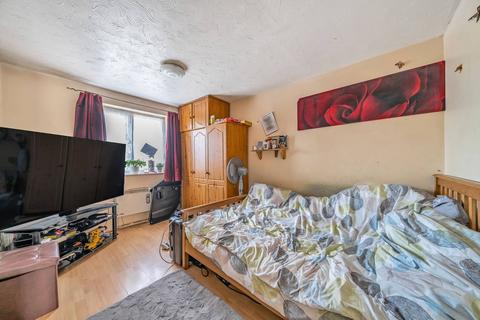 2 bedroom flat for sale, Greenslade Road, Barking, IG11